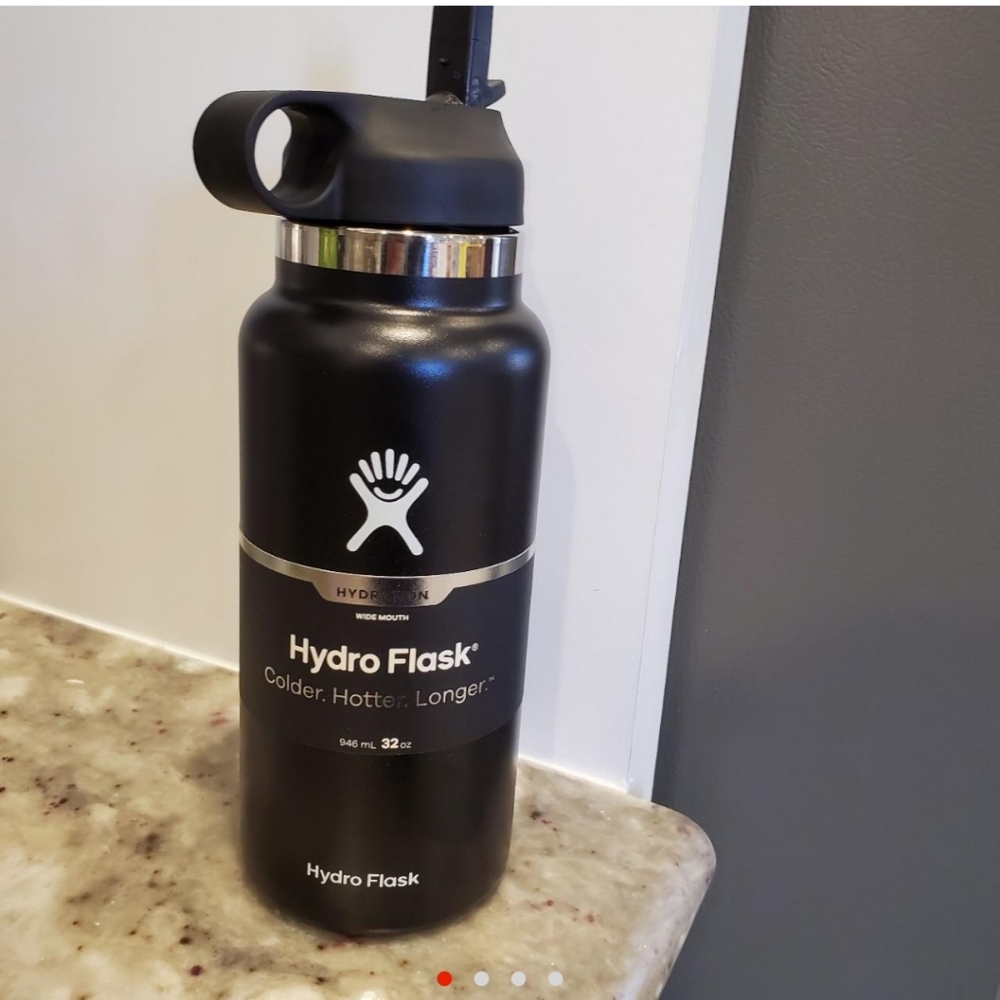 Black 32 oz hydroflask sports top